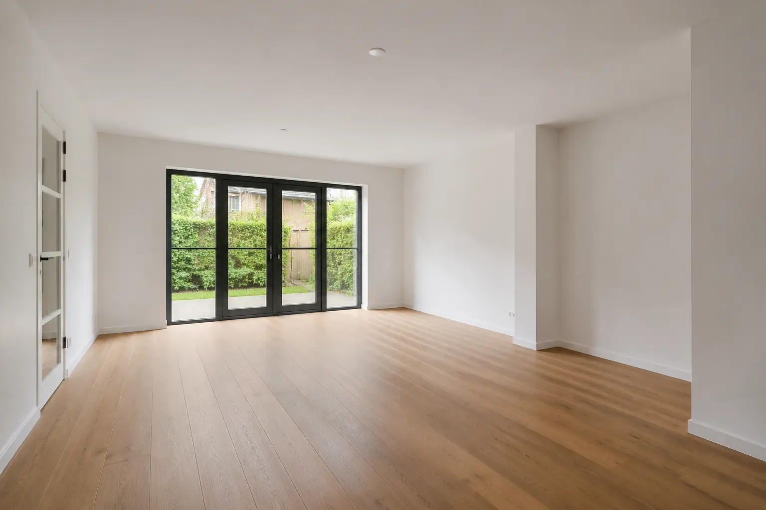 Original living room before virtual staging